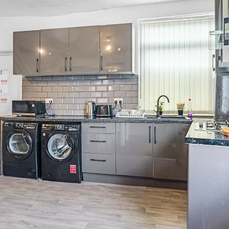 Rochdale 3 Bedroom House 2 Bath With Free Parking Sleeps 7 Bagian luar foto