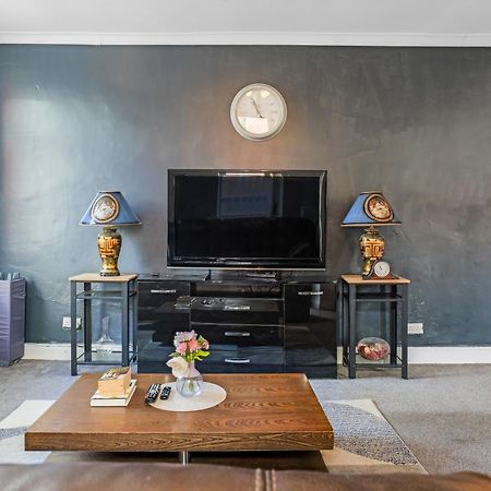 Rochdale 3 Bedroom House 2 Bath With Free Parking Sleeps 7 Bagian luar foto