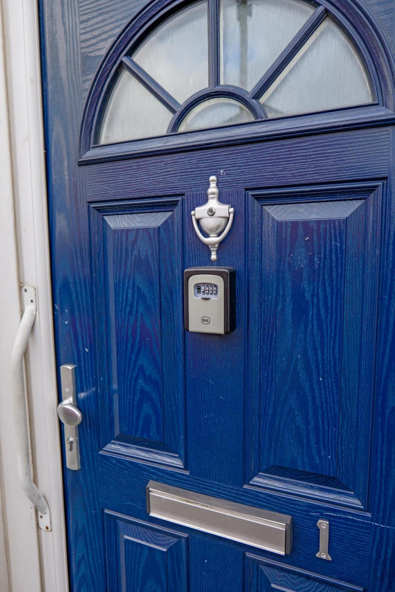 Rochdale 3 Bedroom House 2 Bath With Free Parking Sleeps 7 Bagian luar foto