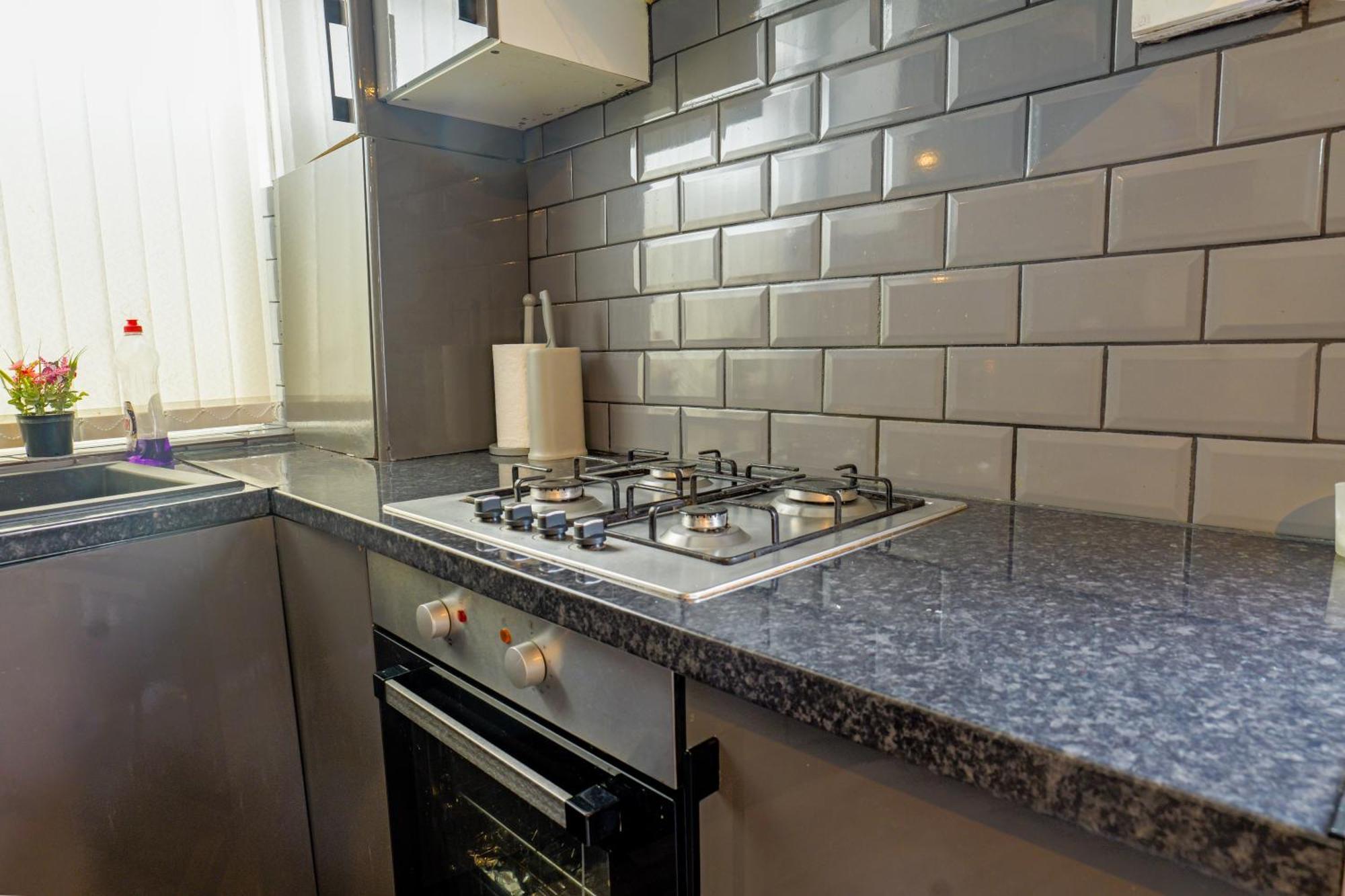 Rochdale 3 Bedroom House 2 Bath With Free Parking Sleeps 7 Bagian luar foto
