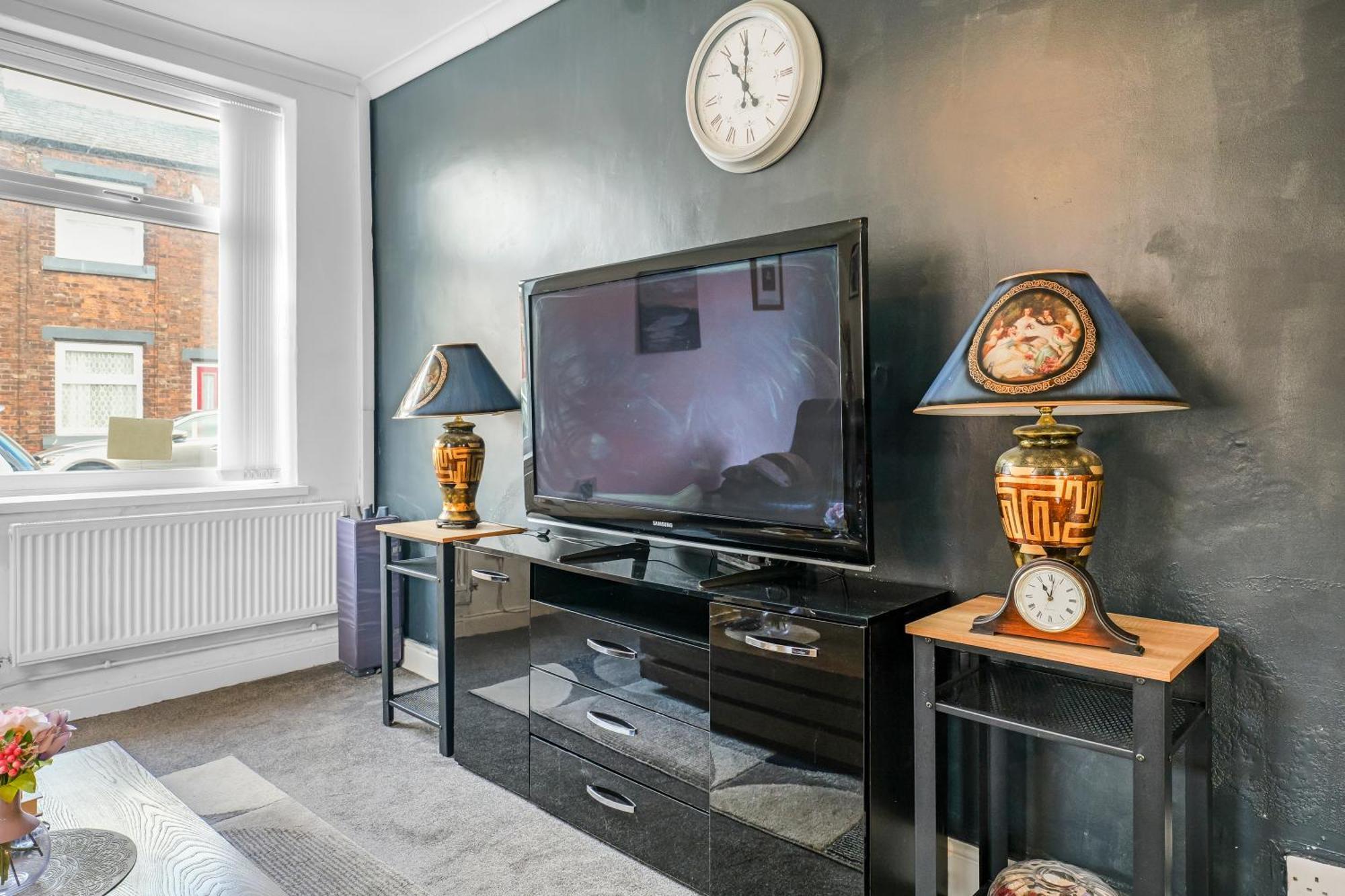 Rochdale 3 Bedroom House 2 Bath With Free Parking Sleeps 7 Bagian luar foto