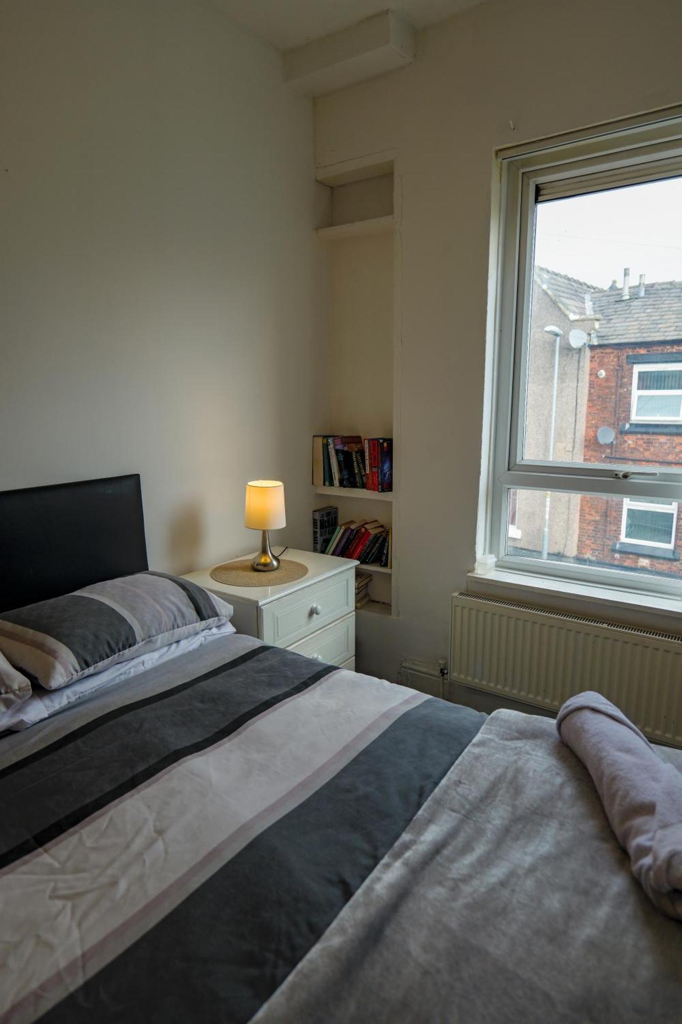 Rochdale 3 Bedroom House 2 Bath With Free Parking Sleeps 7 Bagian luar foto