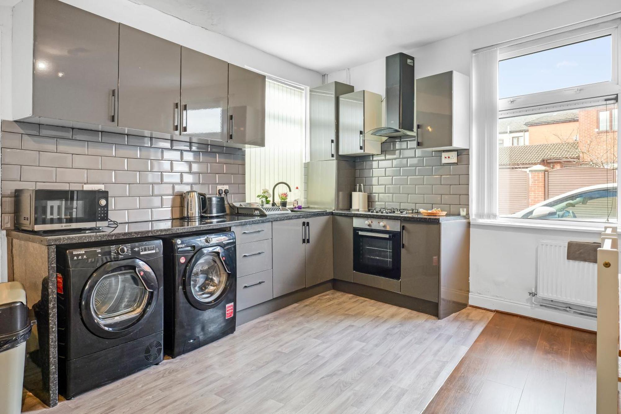 Rochdale 3 Bedroom House 2 Bath With Free Parking Sleeps 7 Bagian luar foto