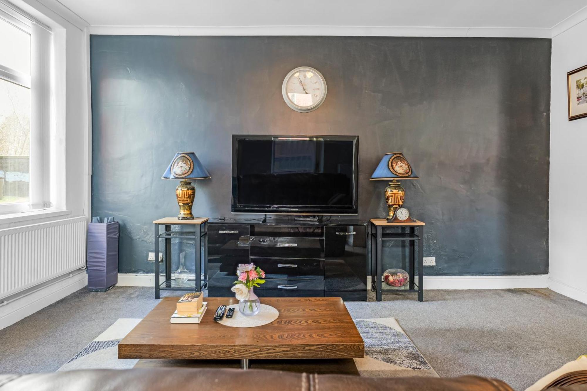 Rochdale 3 Bedroom House 2 Bath With Free Parking Sleeps 7 Bagian luar foto