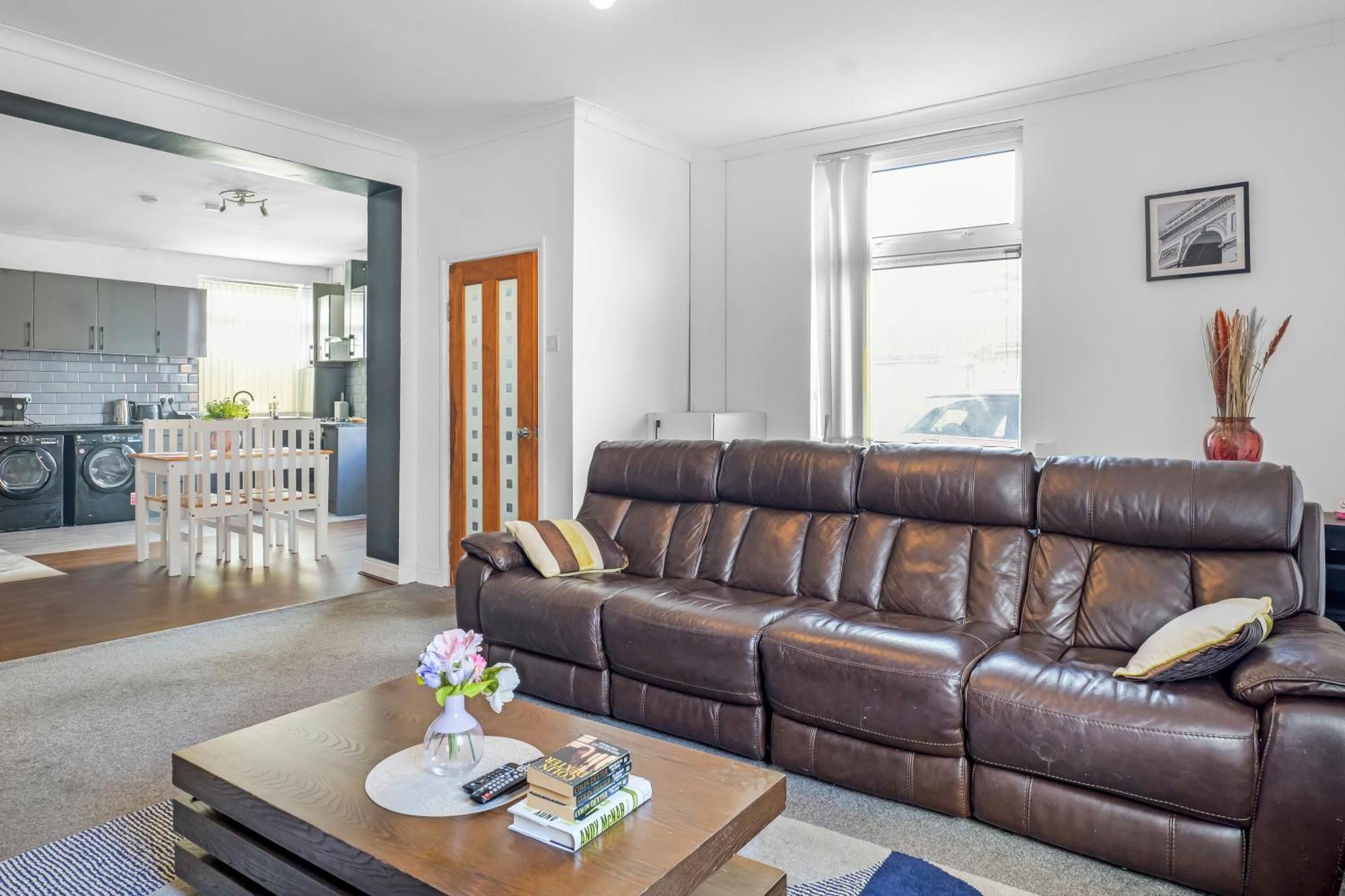 Rochdale 3 Bedroom House 2 Bath With Free Parking Sleeps 7 Bagian luar foto