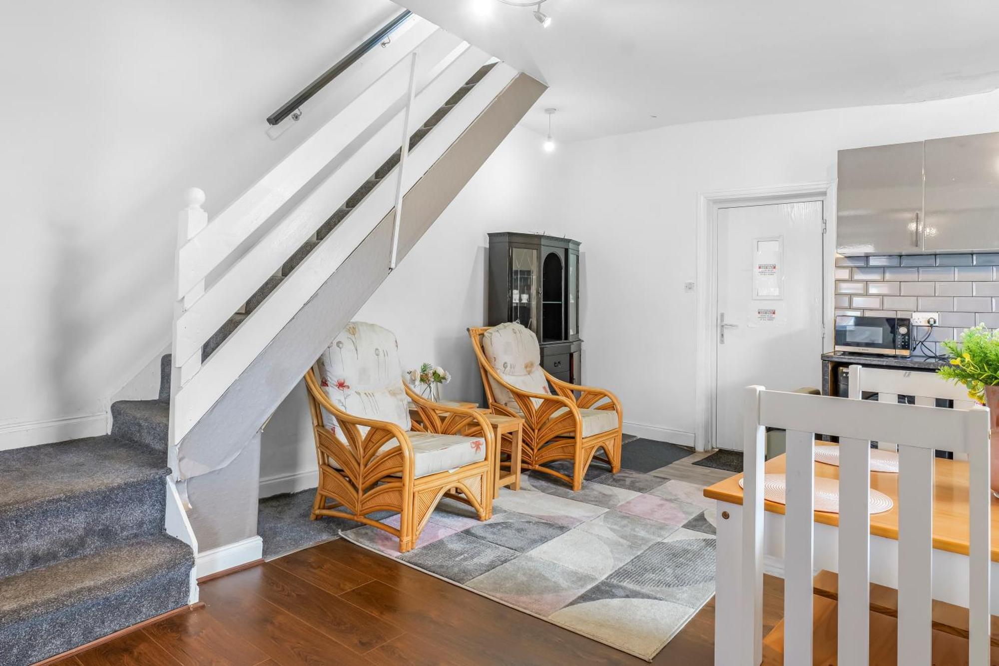 Rochdale 3 Bedroom House 2 Bath With Free Parking Sleeps 7 Bagian luar foto