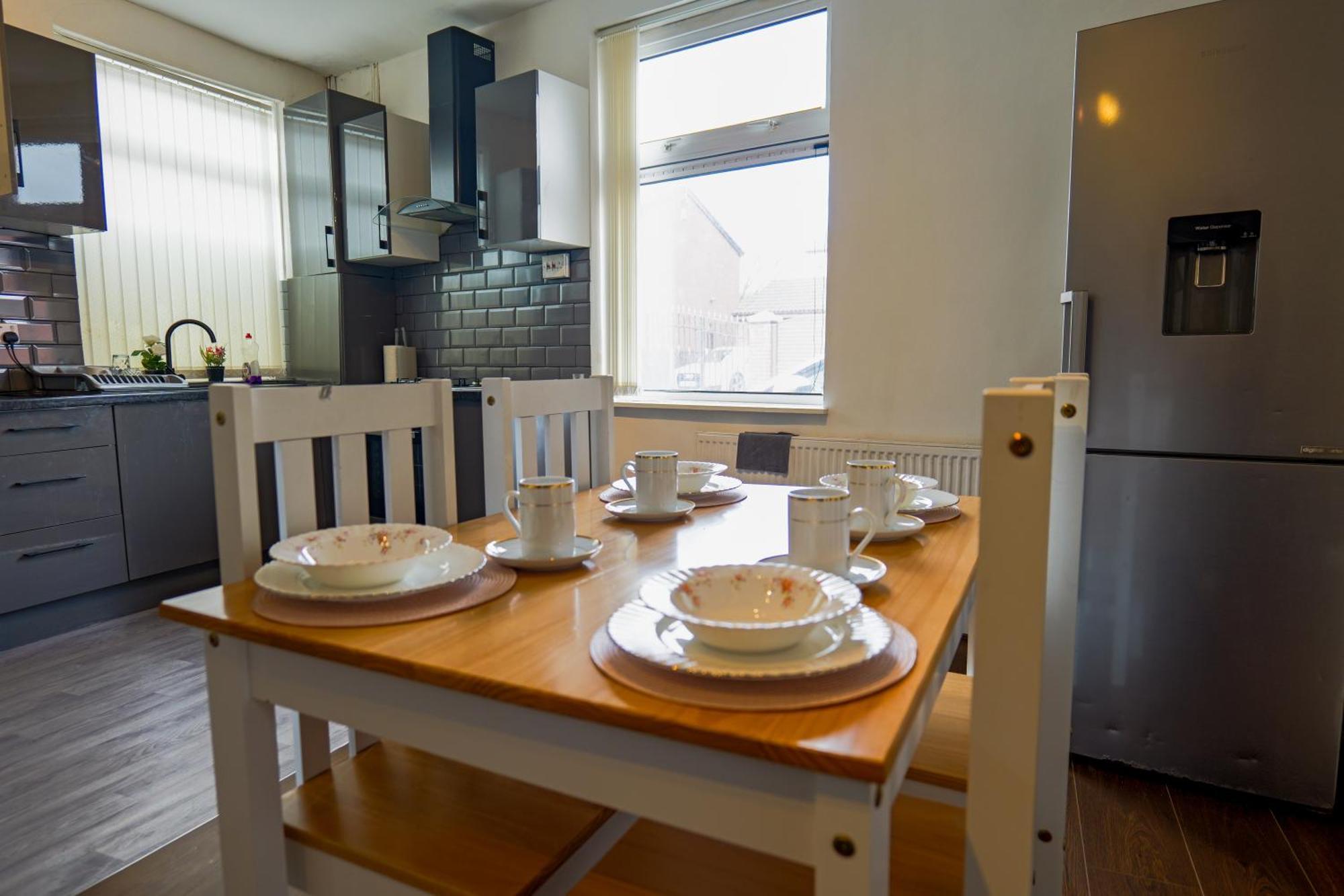 Rochdale 3 Bedroom House 2 Bath With Free Parking Sleeps 7 Bagian luar foto