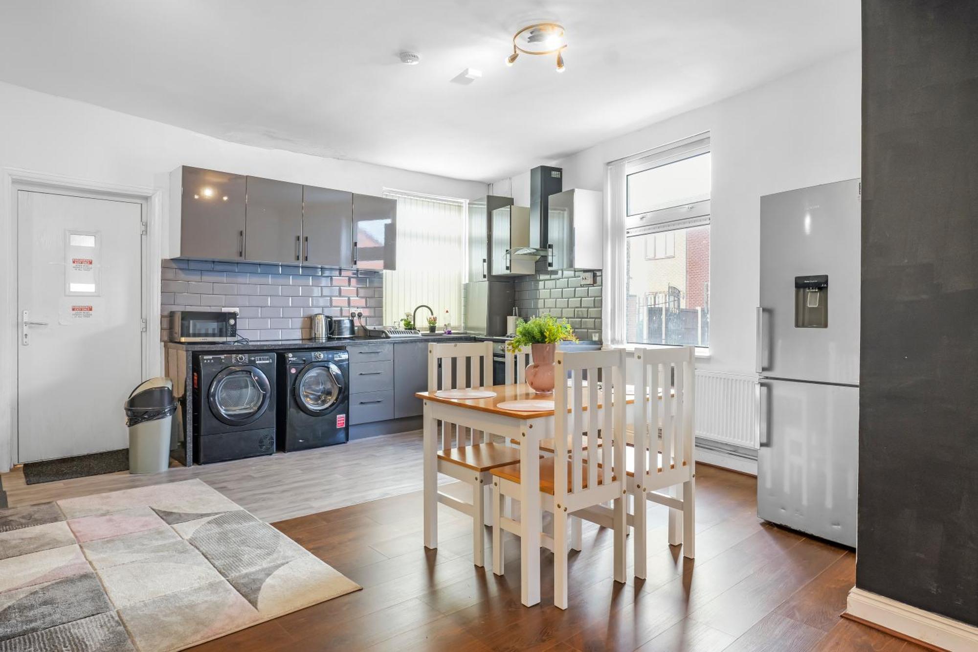 Rochdale 3 Bedroom House 2 Bath With Free Parking Sleeps 7 Bagian luar foto