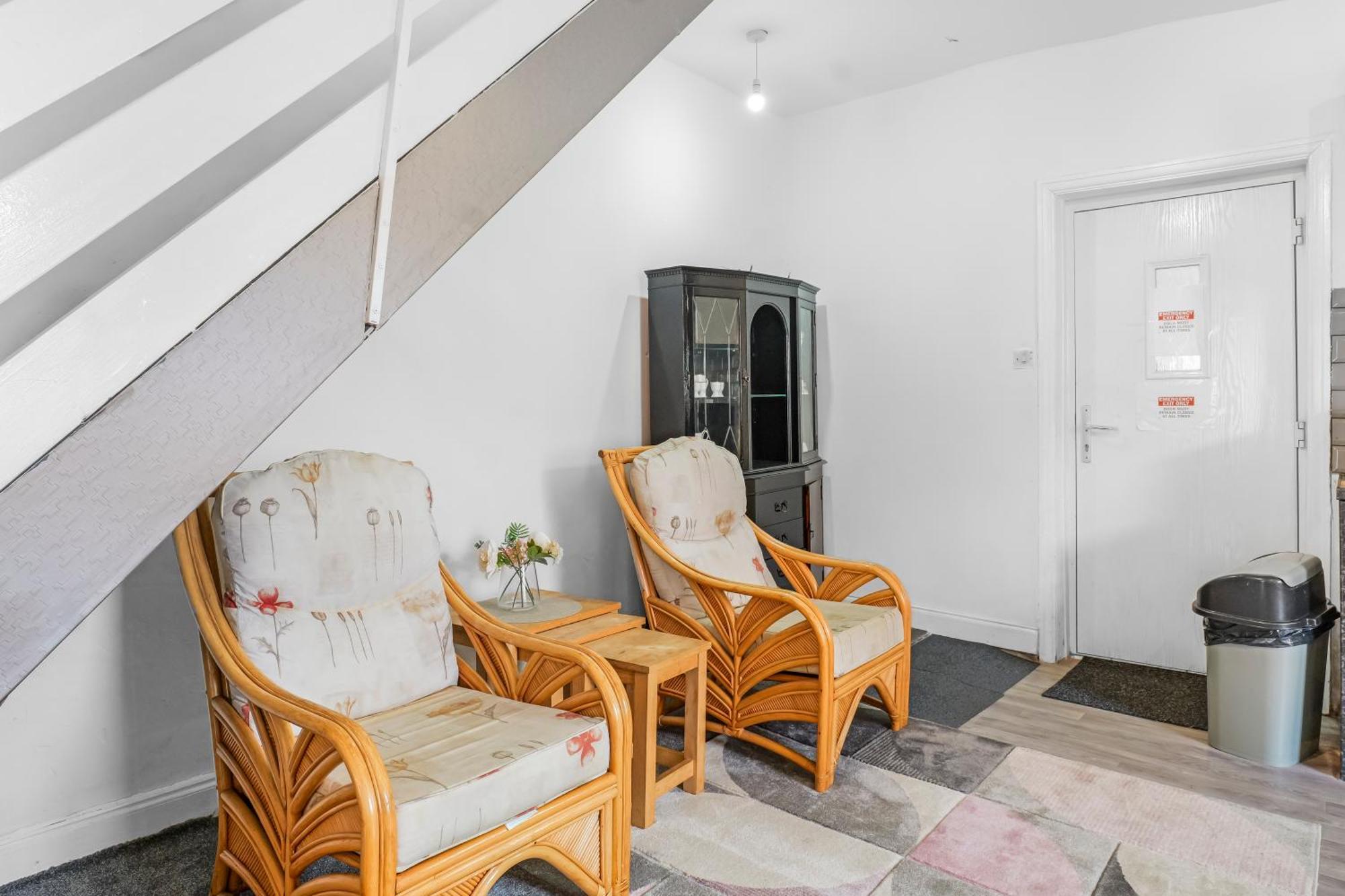 Rochdale 3 Bedroom House 2 Bath With Free Parking Sleeps 7 Bagian luar foto