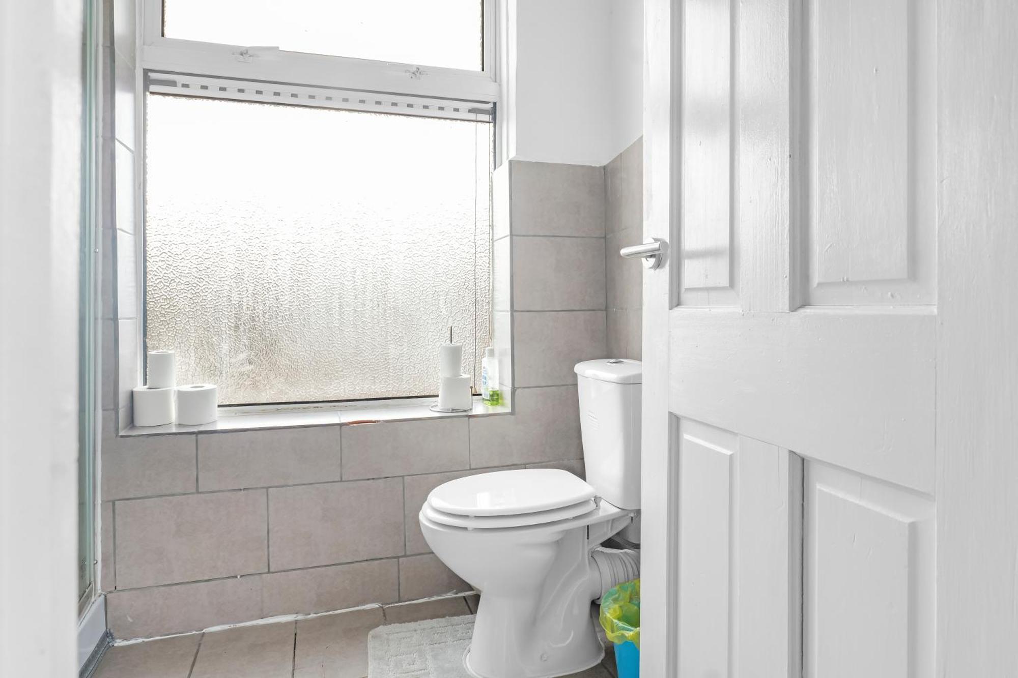 Rochdale 3 Bedroom House 2 Bath With Free Parking Sleeps 7 Bagian luar foto