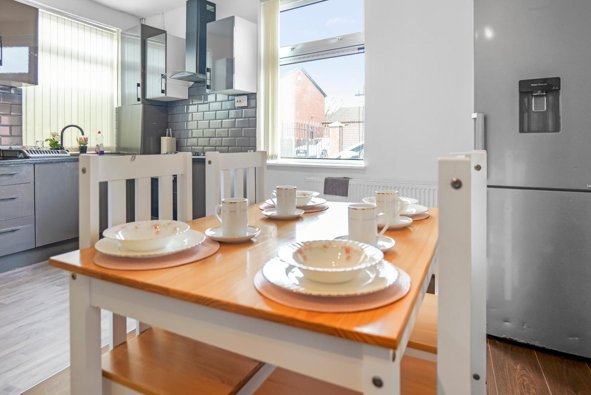 Rochdale 3 Bedroom House 2 Bath With Free Parking Sleeps 7 Bagian luar foto