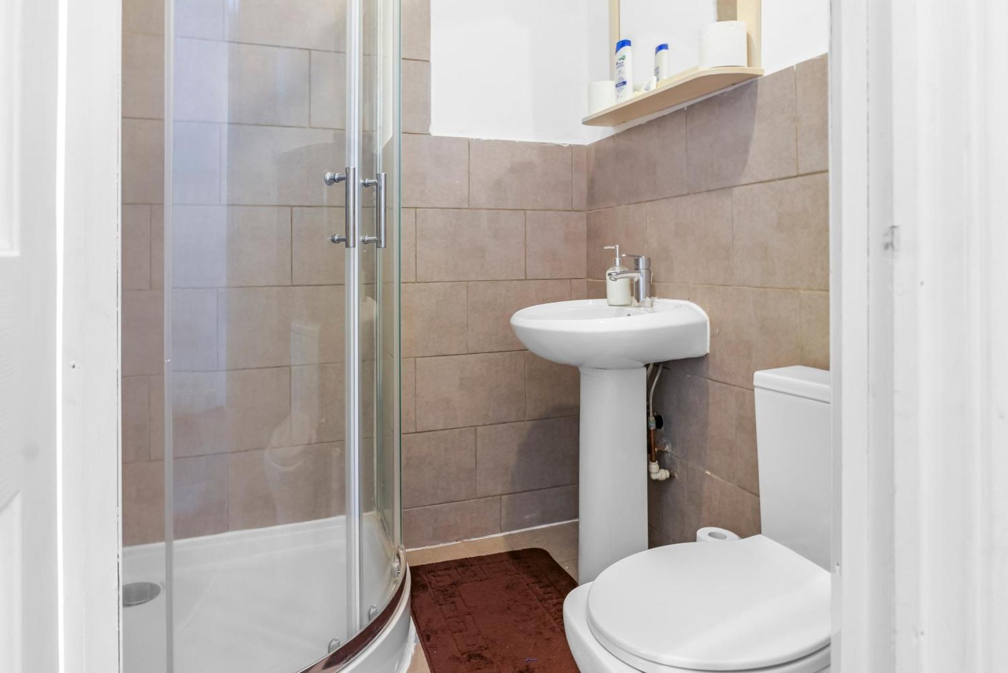 Rochdale 3 Bedroom House 2 Bath With Free Parking Sleeps 7 Bagian luar foto